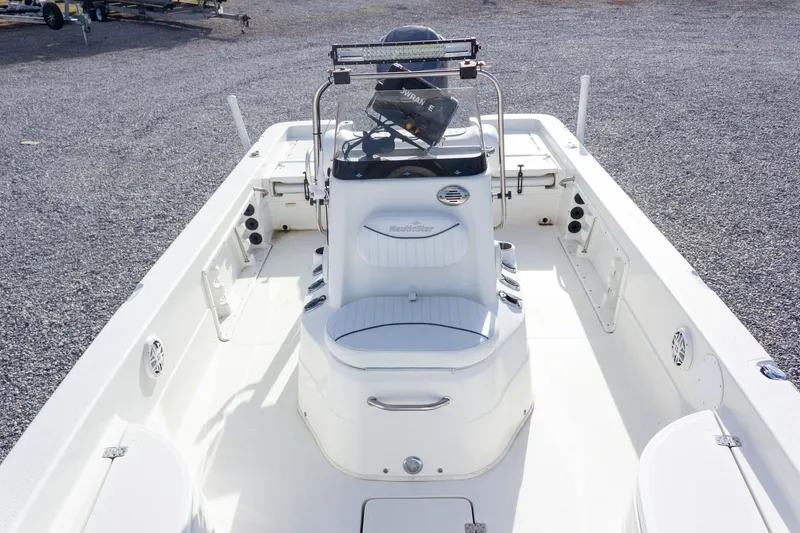 Slide: The Image of 2014 NauticStar 2400 Sport boat interior with seating and control console. - 18
