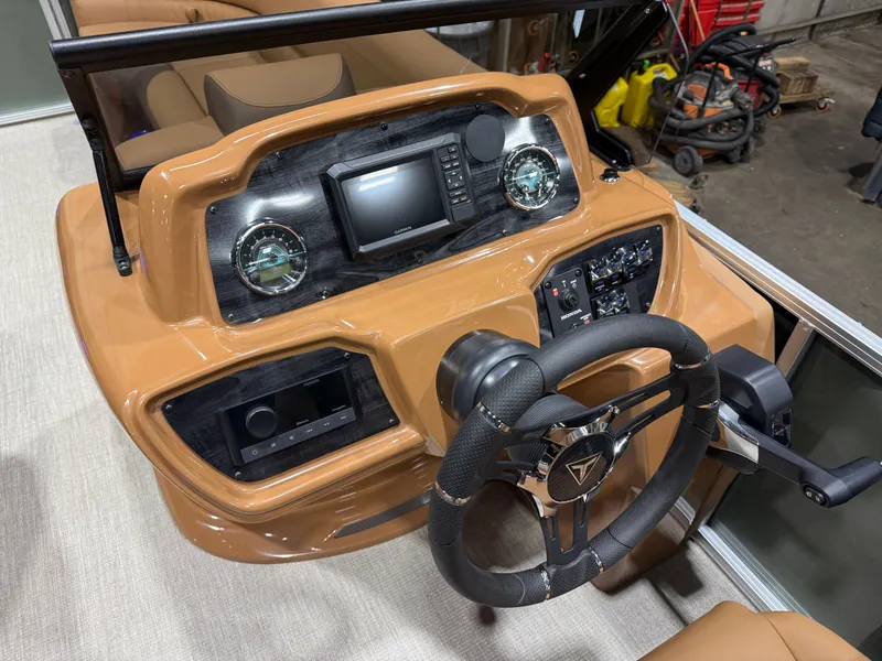 Slide: The Image of Tahoe LTZ 200HP Elite Windshield 2385 Tritoon 2026 - 13