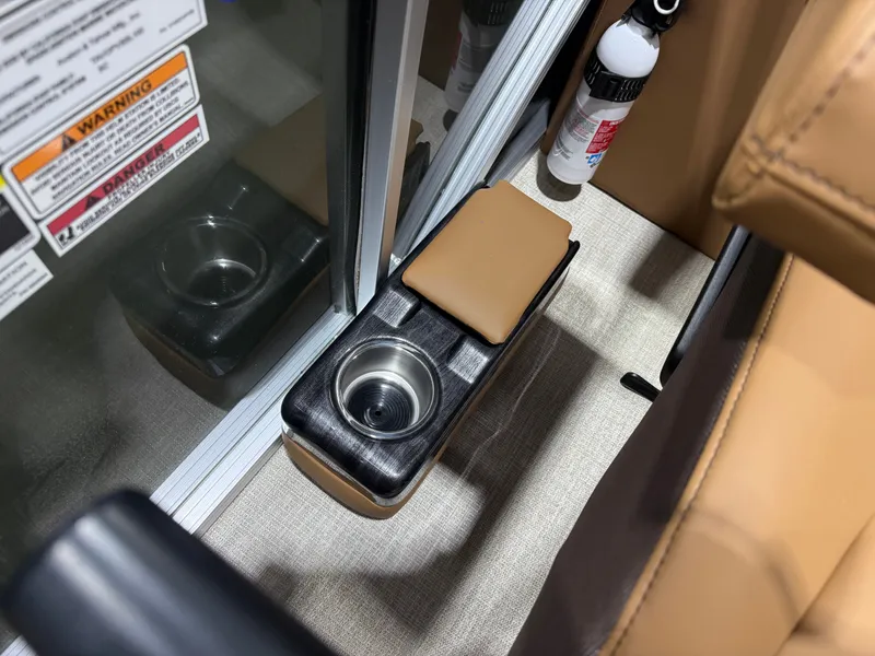 Slide: The Image of Tahoe LTZ 200HP Elite Windshield 2385 Tritoon 2026 - 17