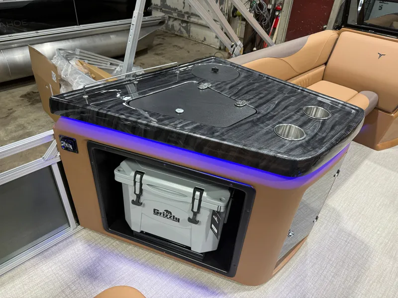 Slide: The Image of Tahoe LTZ 200HP Elite Windshield 2385 Tritoon 2026 - 21