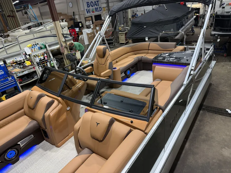 Slide: The Image of Tahoe LTZ 200HP Elite Windshield 2385 Tritoon 2026 - 3