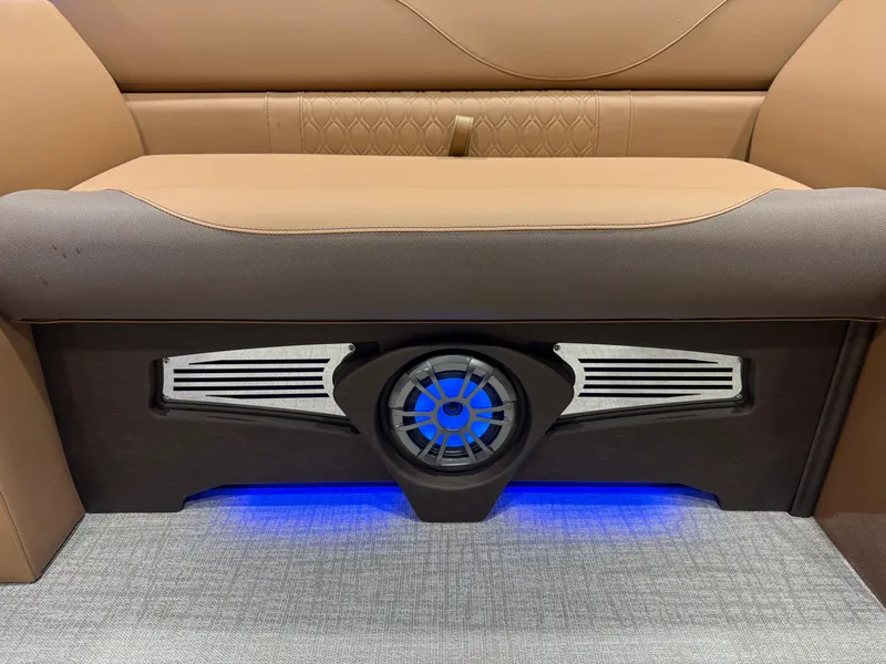 Slide: The Image of Tahoe LTZ 200HP Elite Windshield 2385 Tritoon 2026 - 30