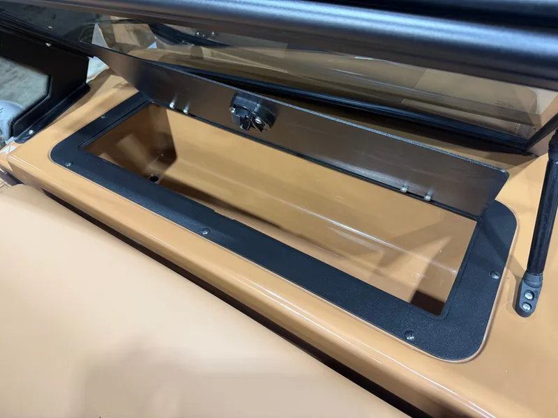 Slide: The Image of Tahoe LTZ 200HP Elite Windshield 2385 Tritoon 2026 - 33