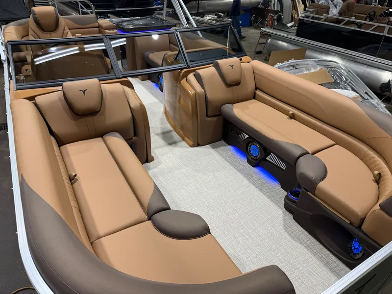 Slide: The Image of Tahoe LTZ 200HP Elite Windshield 2385 Tritoon 2026 - 37