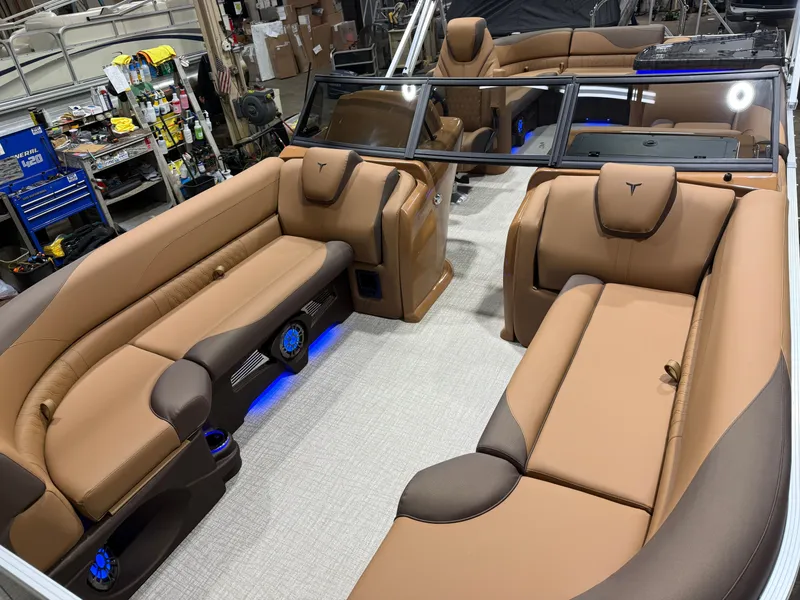 Slide: The Image of Tahoe LTZ 200HP Elite Windshield 2385 Tritoon 2026 - 38