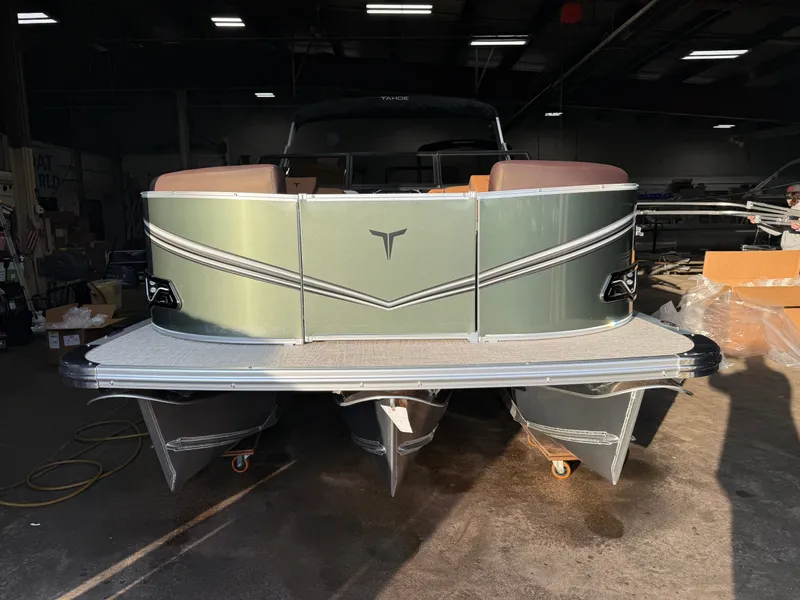 Slide: The Image of Tahoe LTZ 200HP Elite Windshield 2385 Tritoon 2026 - 39