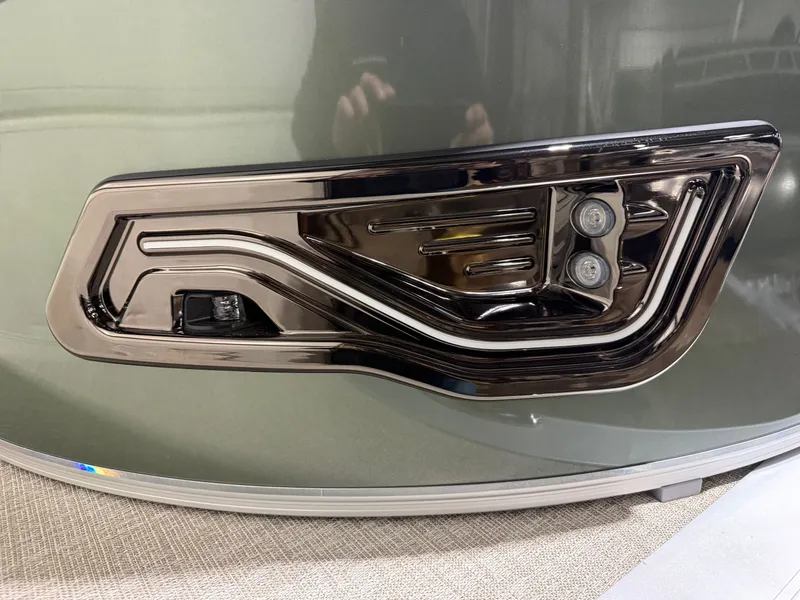 Slide: The Image of Tahoe LTZ 200HP Elite Windshield 2385 Tritoon 2026 - 40