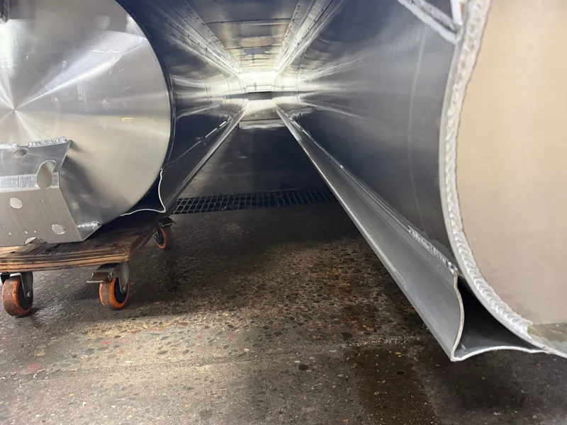 Slide: The Image of Tahoe LTZ 200HP Elite Windshield 2385 Tritoon 2026 - 45