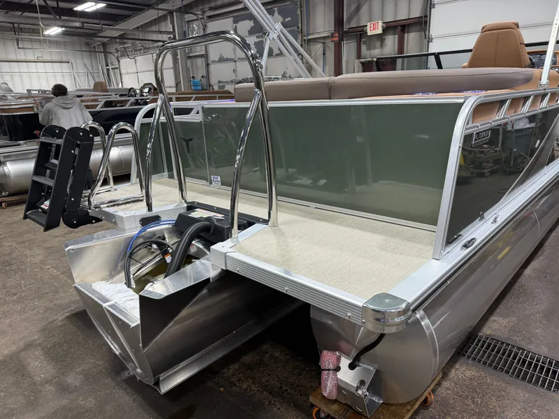 Slide: The Image of Tahoe LTZ 200HP Elite Windshield 2385 Tritoon 2026 - 48