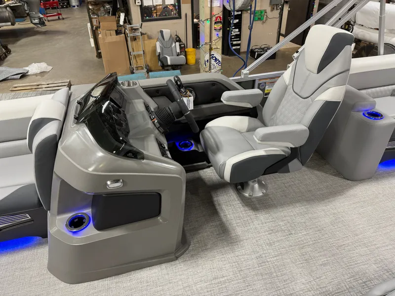 Slide: The Image of Tahoe LTZ 200HP Elite 2385 Tritoon 2025 - 11