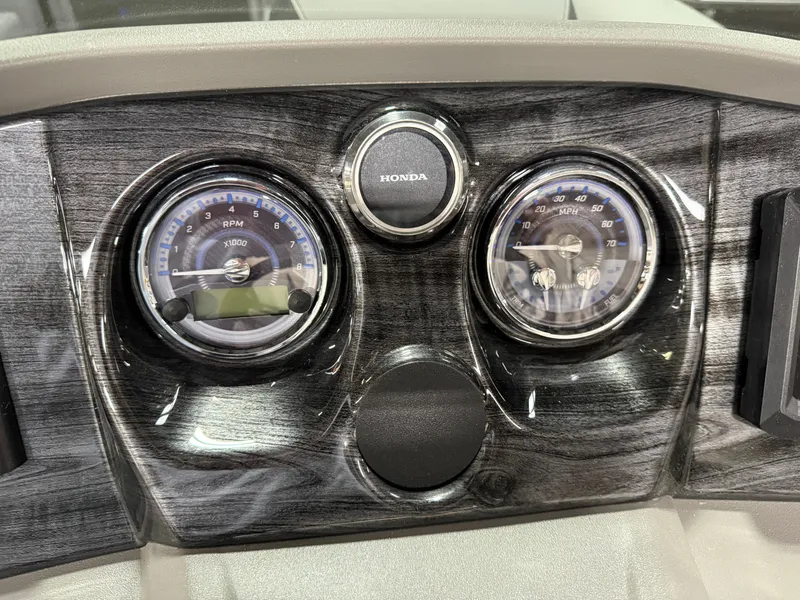 Slide: The Image of Tahoe LTZ 200HP Elite 2385 Tritoon 2025 - 15