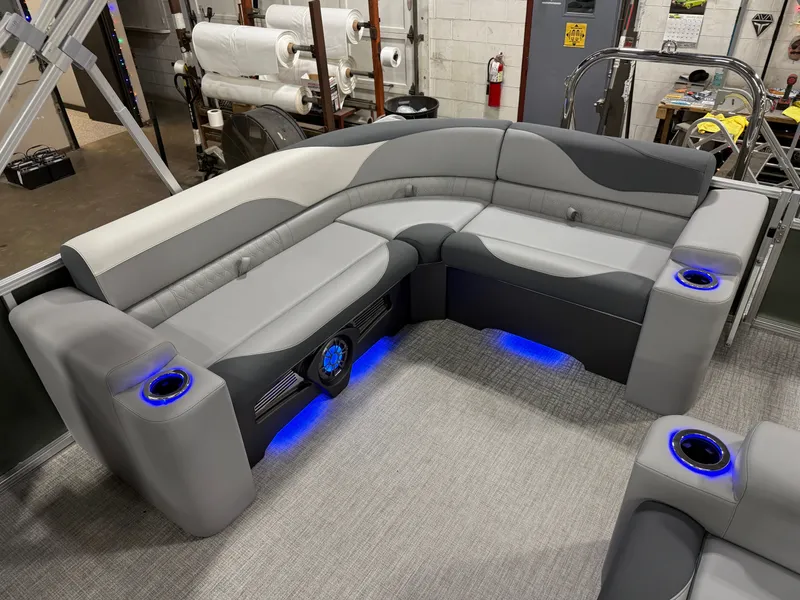 Slide: The Image of Tahoe LTZ 200HP Elite 2385 Tritoon 2025 - 20