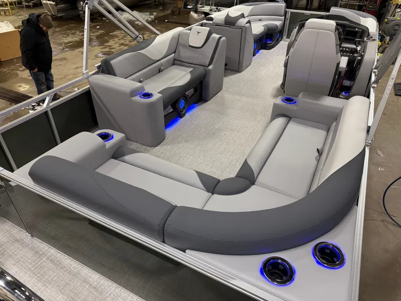 Slide: The Image of Tahoe LTZ 200HP Elite 2385 Tritoon 2025 - 21