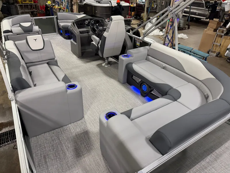 Slide: The Image of Tahoe LTZ 200HP Elite 2385 Tritoon 2025 - 22