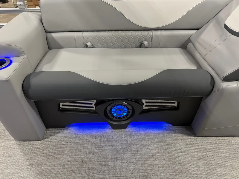 Slide: The Image of Tahoe LTZ 200HP Elite 2385 Tritoon 2025 - 23