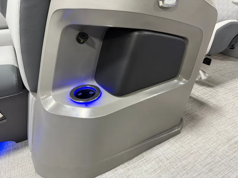 Slide: The Image of Tahoe LTZ 200HP Elite 2385 Tritoon 2025 - 28