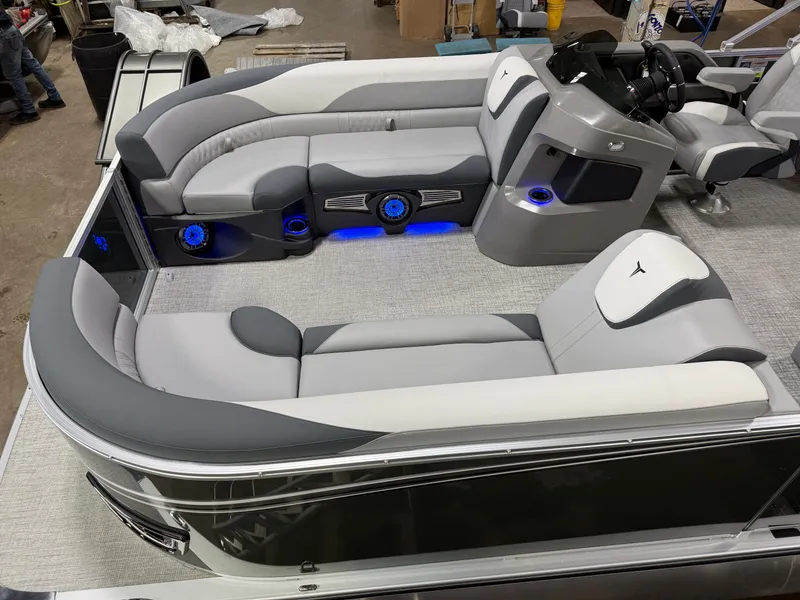 Slide: The Image of Tahoe LTZ 200HP Elite 2385 Tritoon 2025 - 3