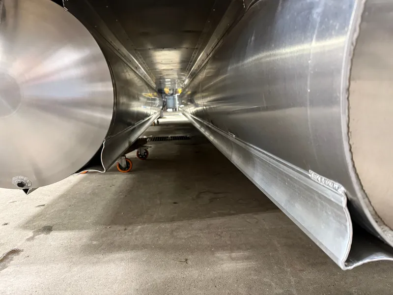 Slide: The Image of Tahoe LTZ 200HP Elite 2385 Tritoon 2025 - 40