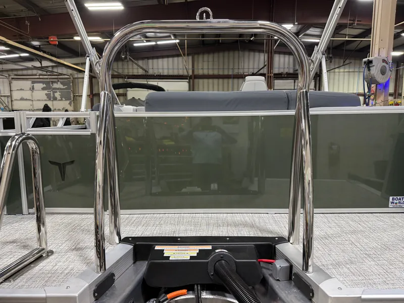 Slide: The Image of Tahoe LTZ 200HP Elite 2385 Tritoon 2025 - 42