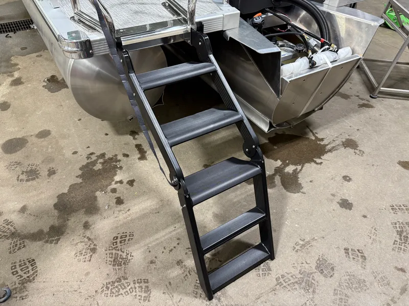 Slide: The Image of Tahoe LTZ 200HP Elite 2385 Tritoon 2025 - 44