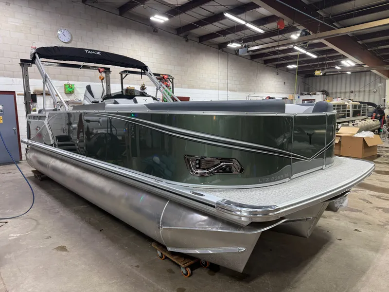 Slide: The Image of Tahoe LTZ 200HP Elite 2385 Tritoon 2025 - 46