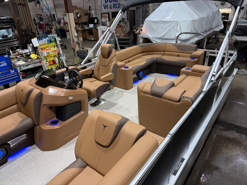 The Image of Tahoe LTZ 200HP Elite 2385 Tritoon 2026 - 1