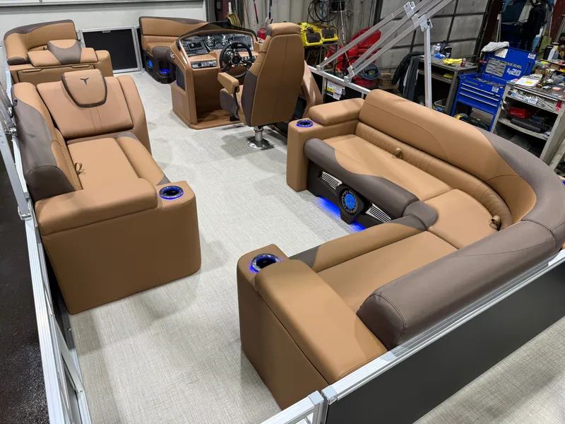 Slide: The Image of Tahoe LTZ 200HP Elite 2385 Tritoon 2026 - 20