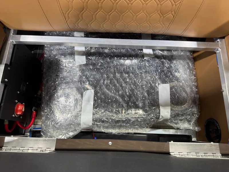 Slide: The Image of Tahoe LTZ 200HP Elite 2385 Tritoon 2026 - 22