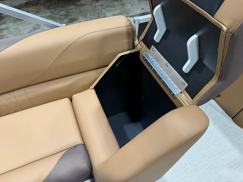 Slide: The Image of Tahoe LTZ 200HP Elite 2385 Tritoon 2026 - 25