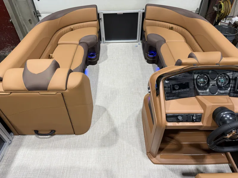 Slide: The Image of Tahoe LTZ 200HP Elite 2385 Tritoon 2026 - 28