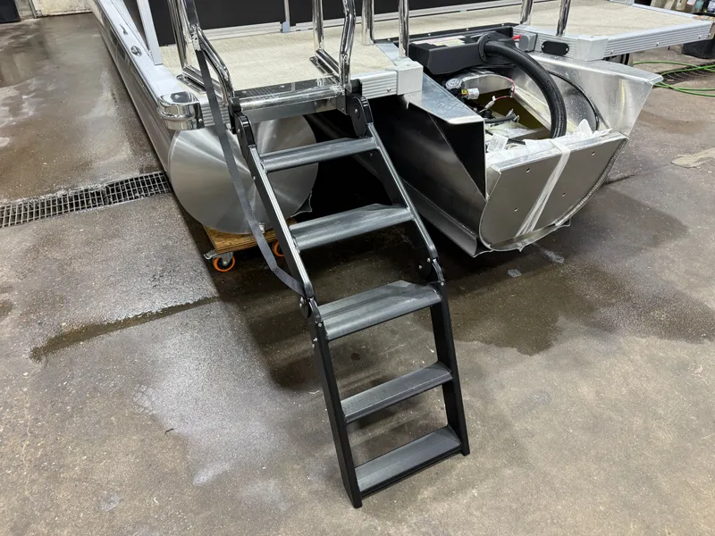 Slide: The Image of Tahoe LTZ 200HP Elite 2385 Tritoon 2026 - 39