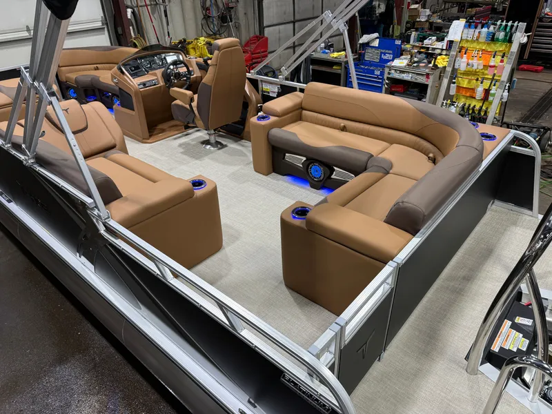 Slide: The Image of Tahoe LTZ 200HP Elite 2385 Tritoon 2026 - 4