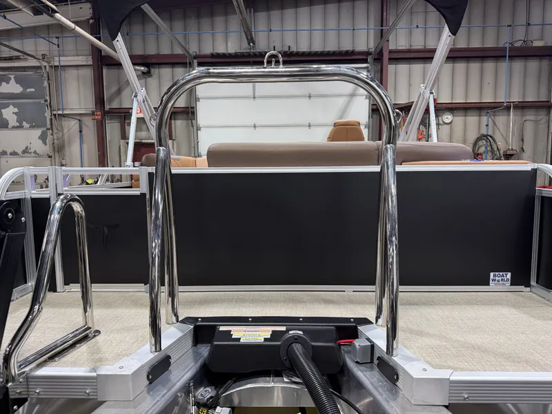 Slide: The Image of Tahoe LTZ 200HP Elite 2385 Tritoon 2026 - 41