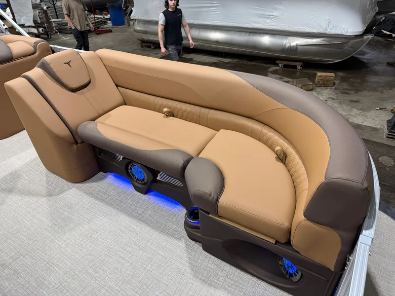 Slide: The Image of Tahoe LTZ 200HP Elite 2385 Tritoon 2026 - 8