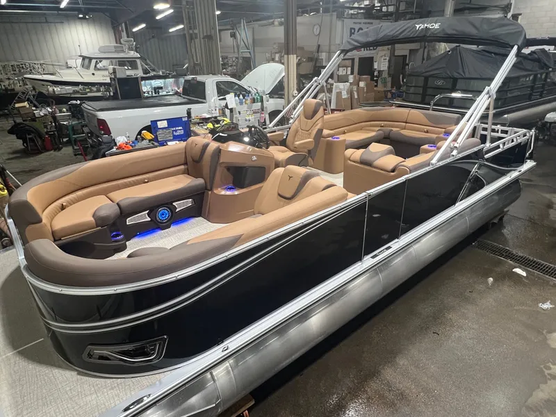 The Image of Tahoe LTZ 200HP Elite 2385 Tritoon 2026 - 1