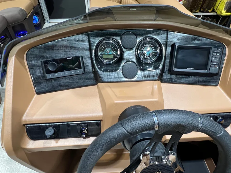 Slide: The Image of Tahoe LTZ 200HP Elite 2385 Tritoon 2026 - 12