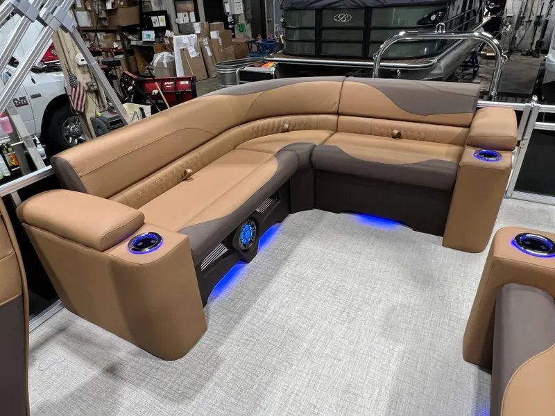 Slide: The Image of Tahoe LTZ 200HP Elite 2385 Tritoon 2026 - 14