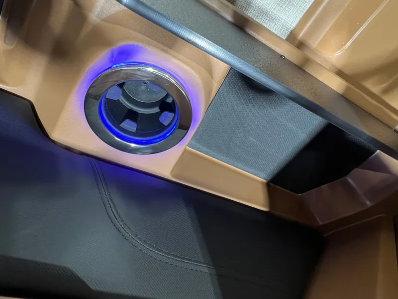 Slide: The Image of Tahoe LTZ 200HP Elite 2385 Tritoon 2026 - 20