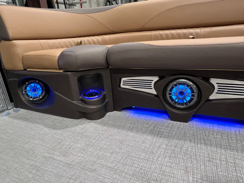 Slide: The Image of Tahoe LTZ 200HP Elite 2385 Tritoon 2026 - 21