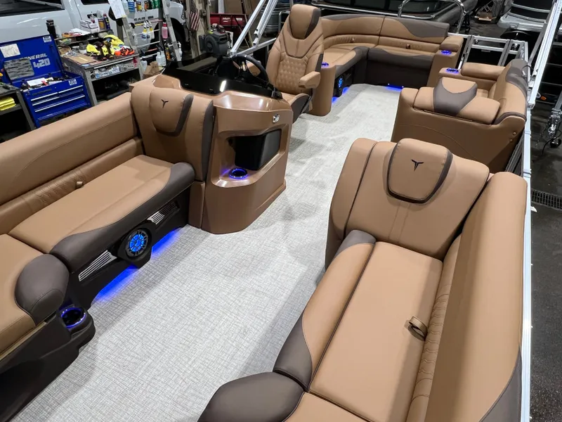 Slide: The Image of Tahoe LTZ 200HP Elite 2385 Tritoon 2026 - 22