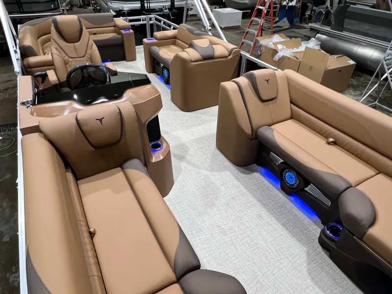 Slide: The Image of Tahoe LTZ 200HP Elite 2385 Tritoon 2026 - 23