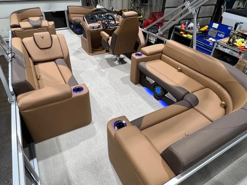 Slide: The Image of Tahoe LTZ 200HP Elite 2385 Tritoon 2026 - 24