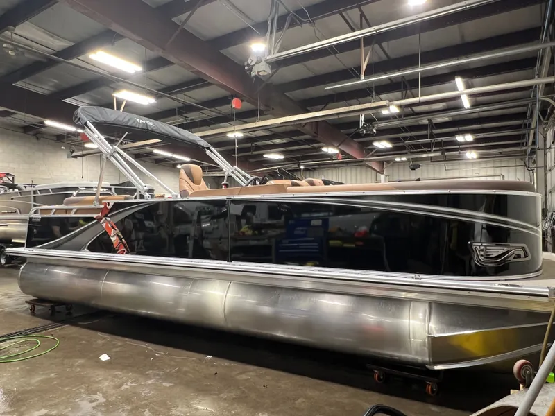 Slide: The Image of Tahoe LTZ 200HP Elite 2385 Tritoon 2026 - 30