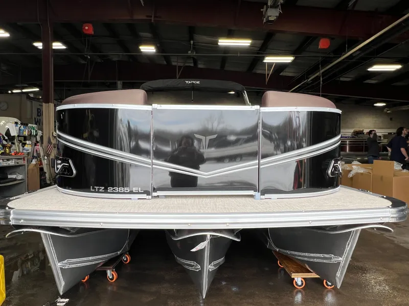 Slide: The Image of Tahoe LTZ 200HP Elite 2385 Tritoon 2026 - 33