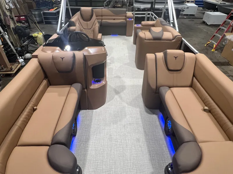 Slide: The Image of Tahoe LTZ 200HP Elite 2385 Tritoon 2026 - 5