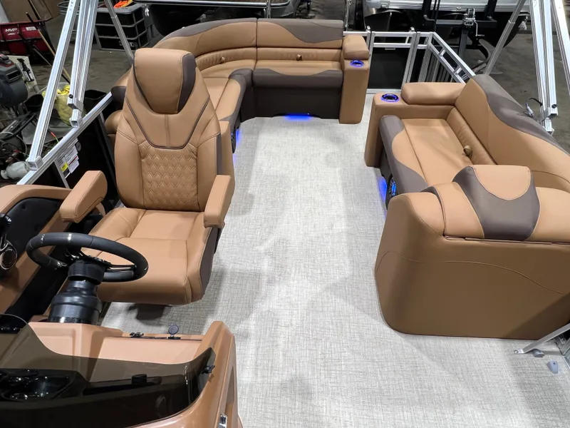 Slide: The Image of Tahoe LTZ 200HP Elite 2385 Tritoon 2026 - 8