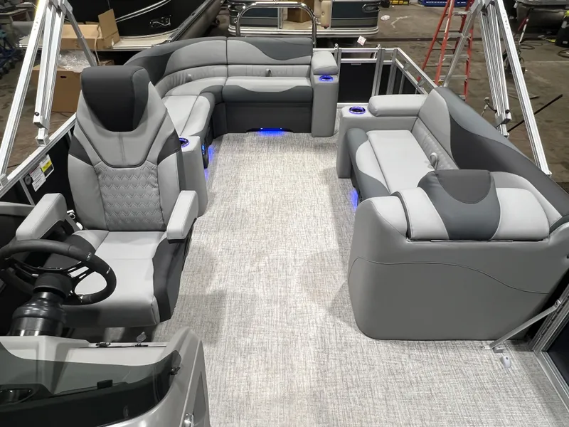 Slide: The Image of Tahoe LTZ 200HP Elite 2385 Tritoon 2026 - 10