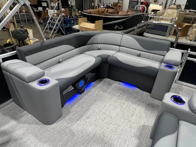 Slide: The Image of Tahoe LTZ 200HP Elite 2385 Tritoon 2026 - 11