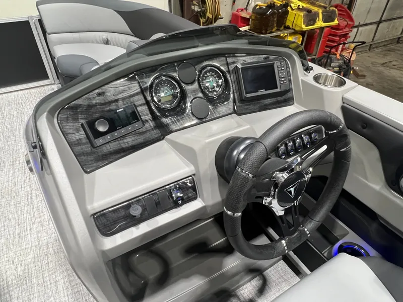 Slide: The Image of Tahoe LTZ 200HP Elite 2385 Tritoon 2026 - 13