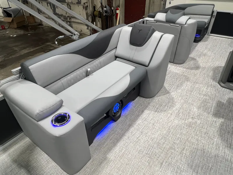 Slide: The Image of Tahoe LTZ 200HP Elite 2385 Tritoon 2026 - 17